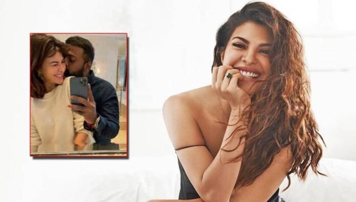 Mirror-Selfie-of-Jacqueline-Fernandez-And-Sukesh-Chandrasekhar-Goes-Viral-Bollywood-Friday-Brands.jpg